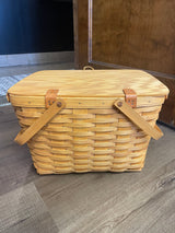 Longaberger 2000 Lidded Picnic Basket