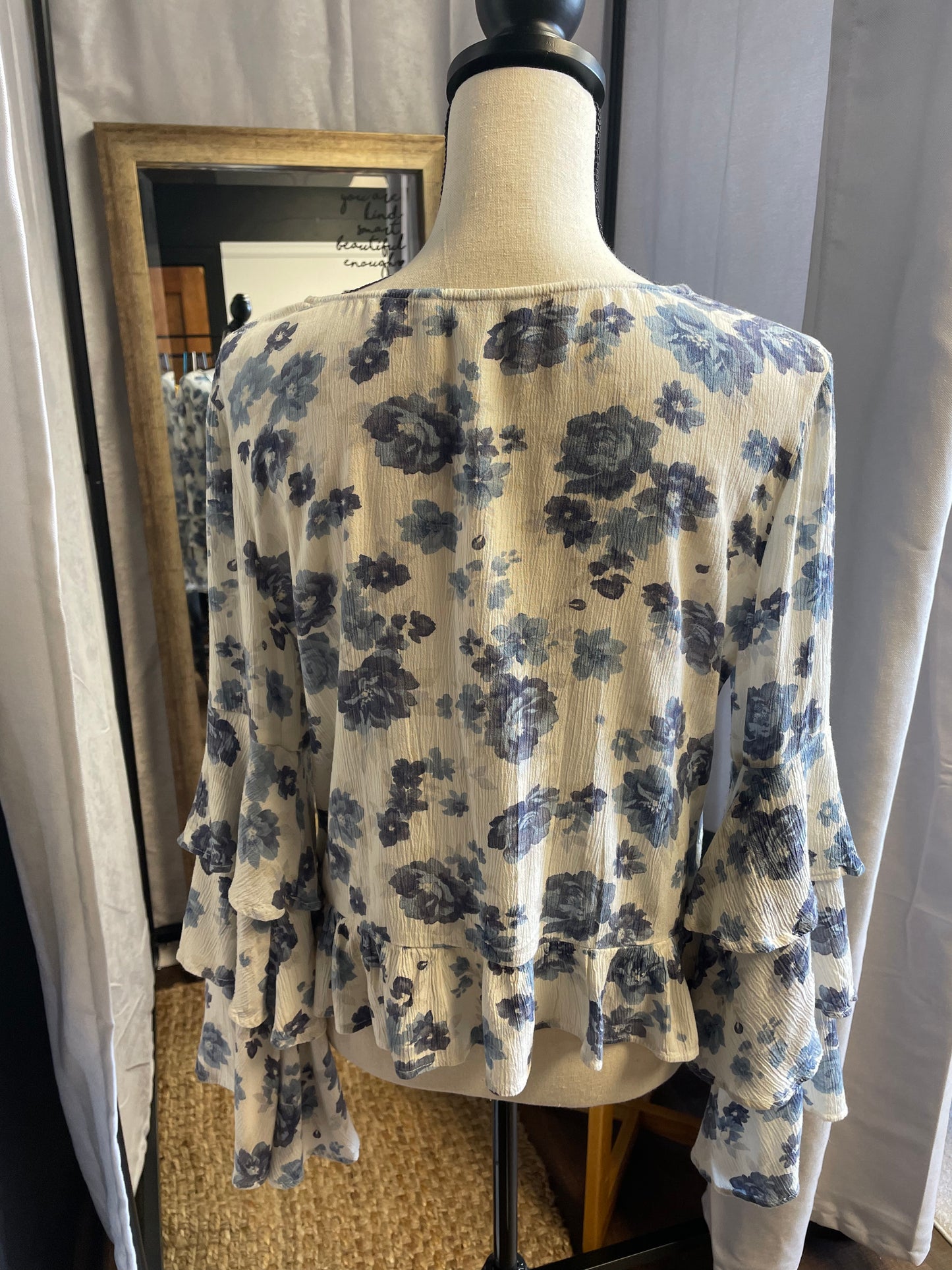 American Eagle Floral V-Neck Ruffle Blouse (S)