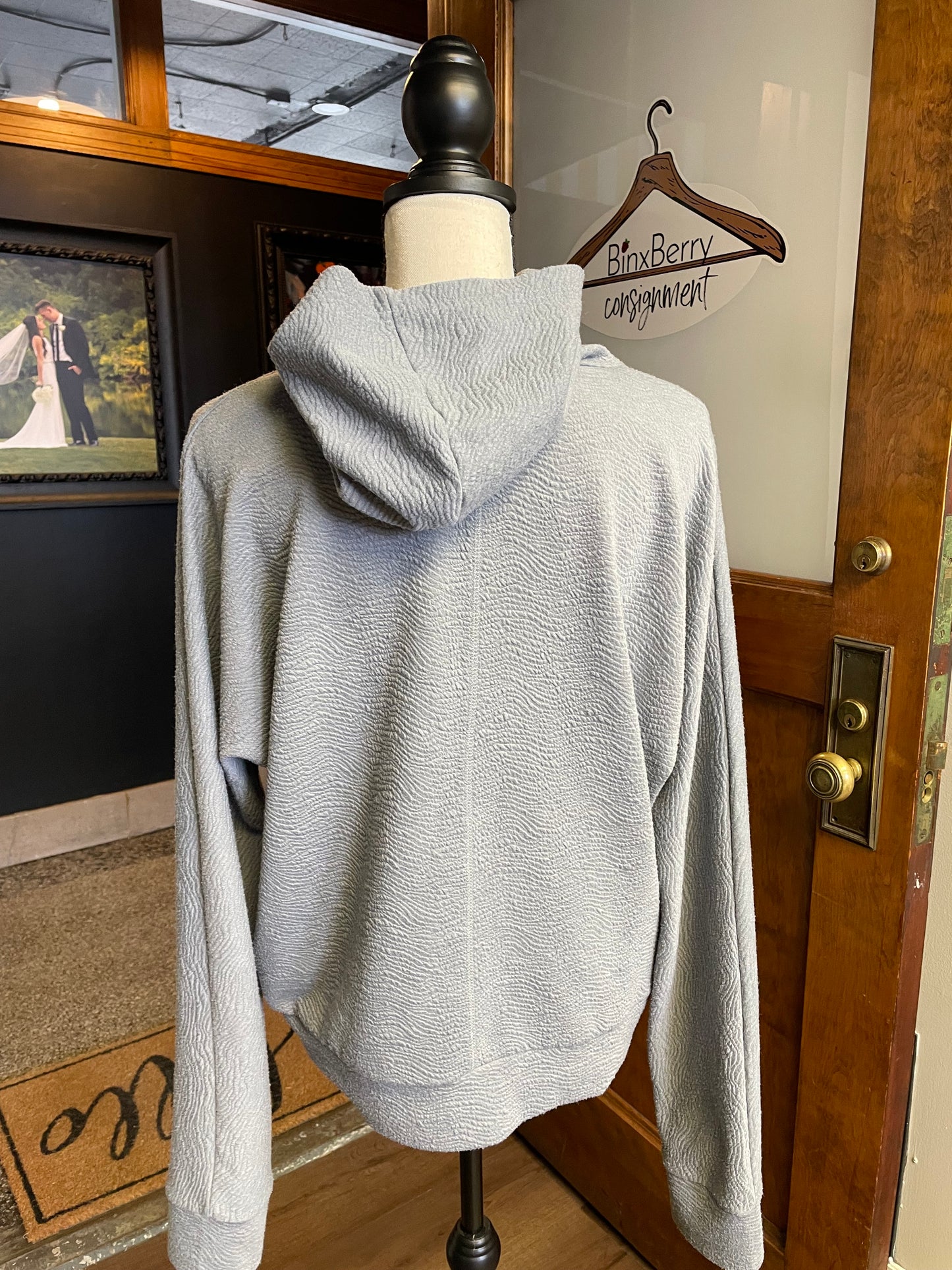 Zyia Hoodie (M)