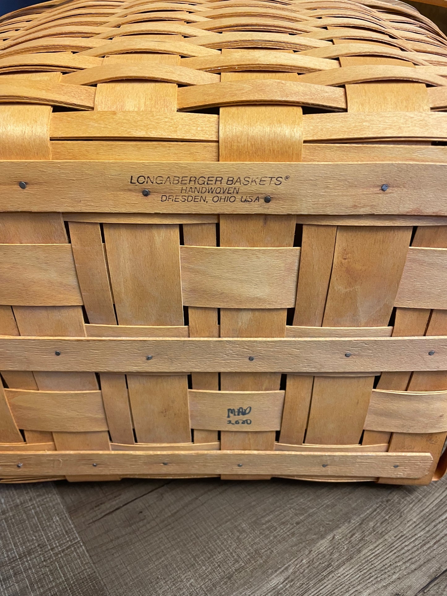 Longaberger 2000 Lidded Picnic Basket