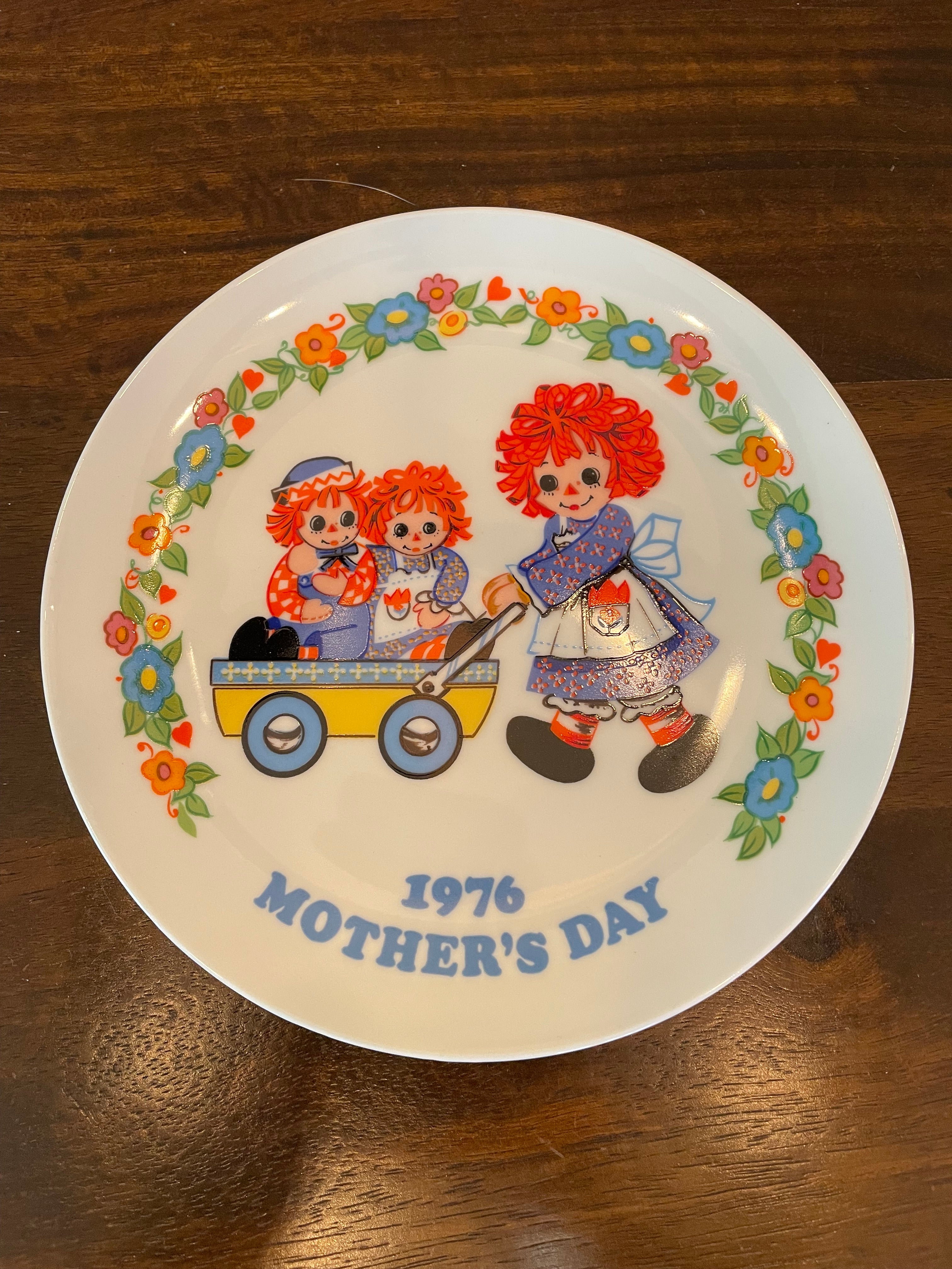 The Schmid Collection Raggedy Ann & Andy Mother's Day 1976 Collectible Plate