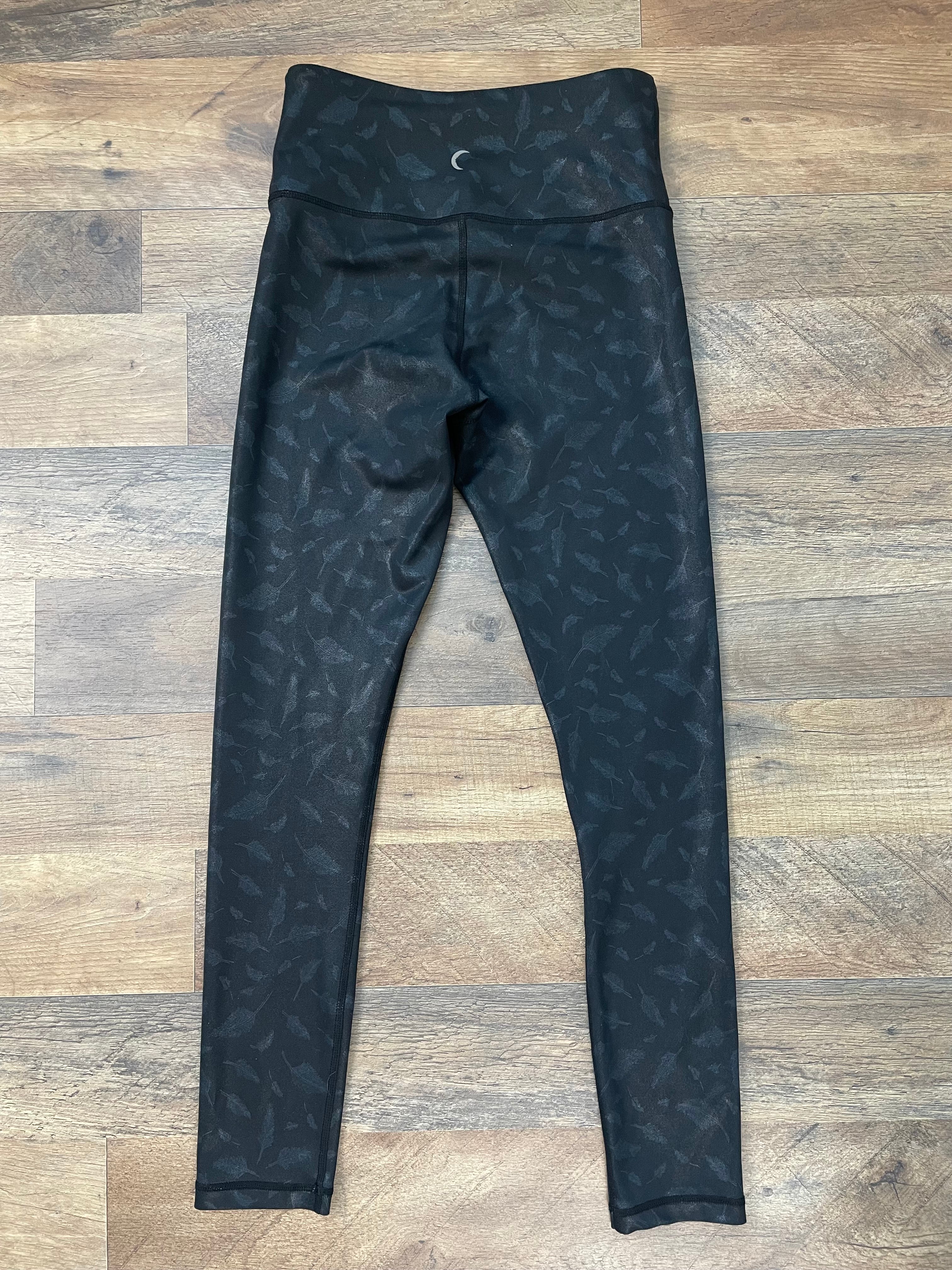 Zyia Active Light & Tight Feather Embossed Leggings (2)
