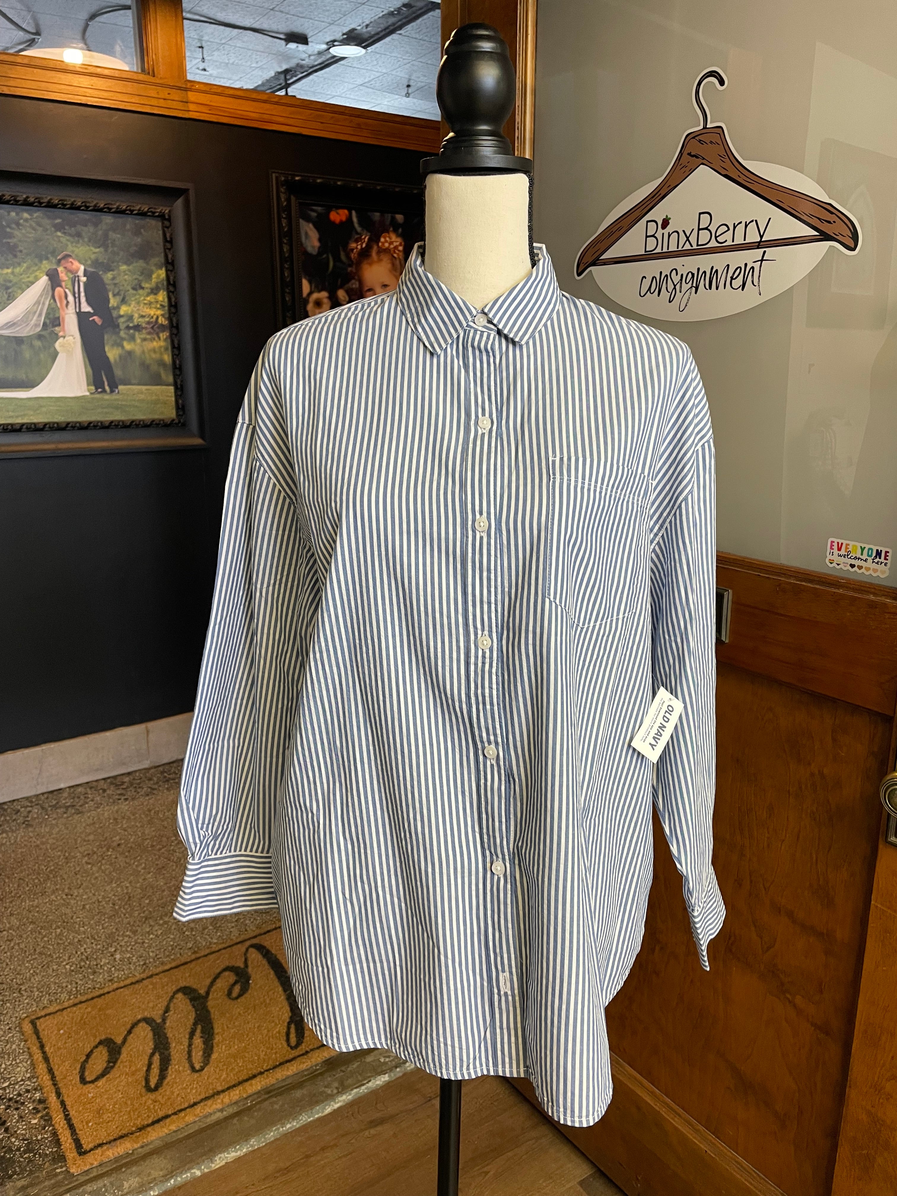Old Navy Women's "The Boyfriend Shirt" (S)