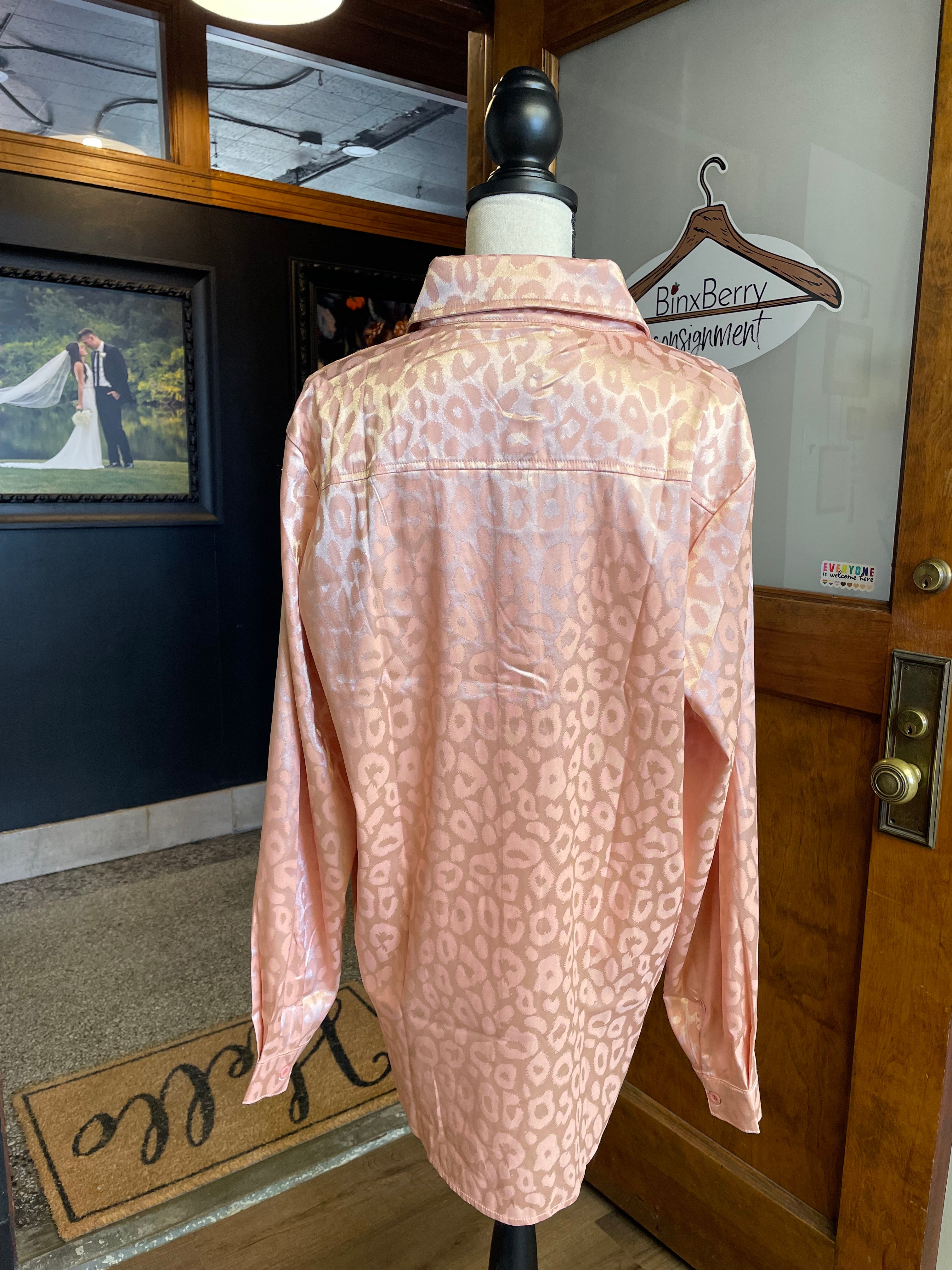 Kojooin Women's Leopard Embossed Pink Blouse (L)