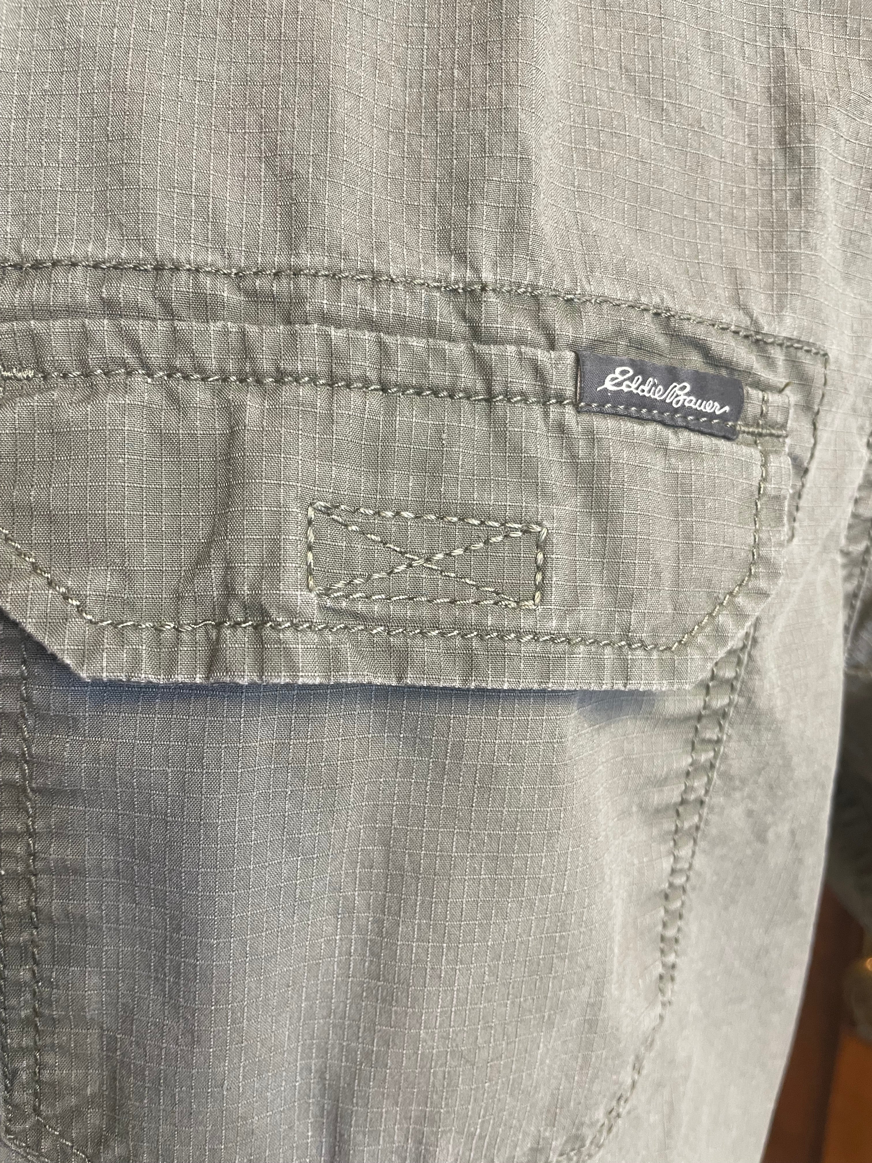 Eddie Bauer Classic Fit Men's Short Sleeved Button Down (L)