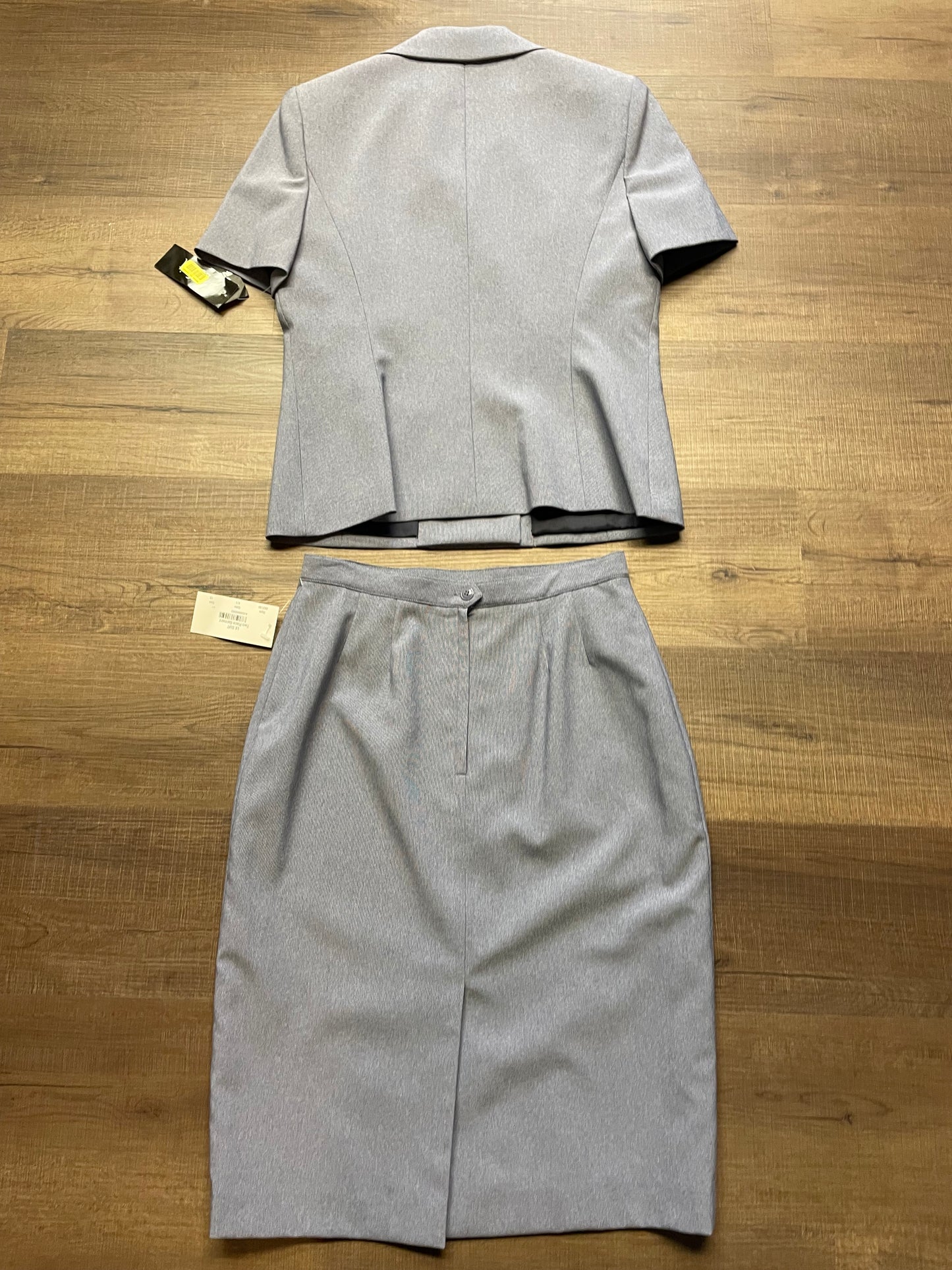 Le Suit Vintage NWT Skirt & Blazer Set