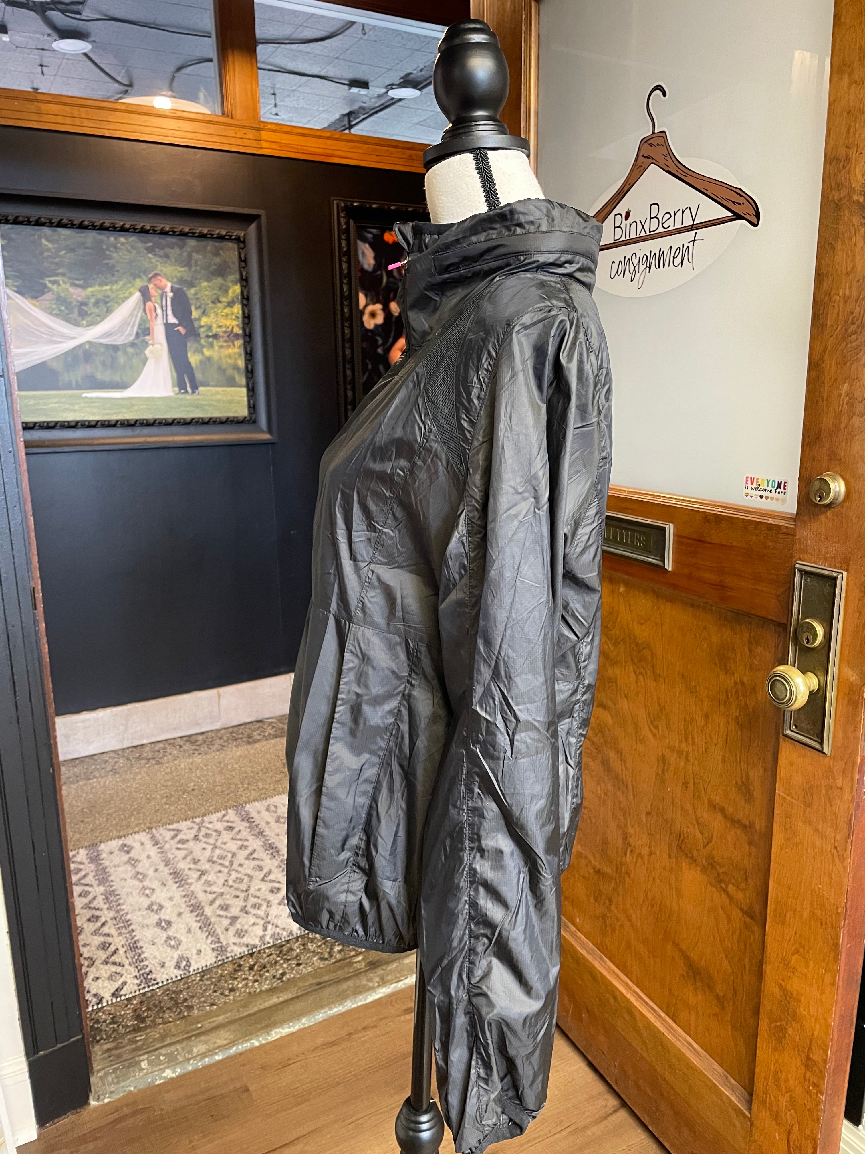 Zyia Active Women's Hooded Windbreaker (L)