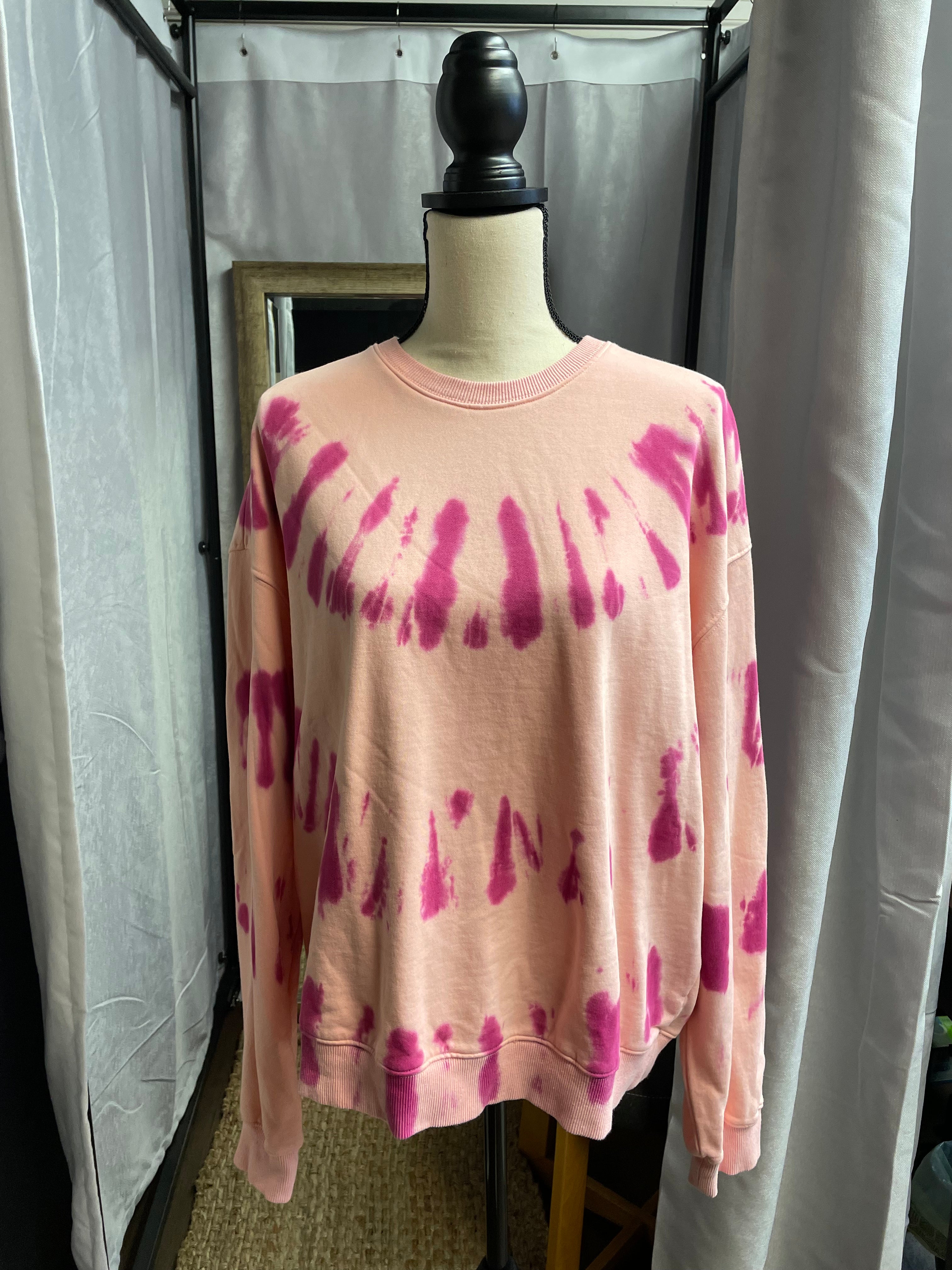 Le Lis Tie Die Sweatshirt (L)