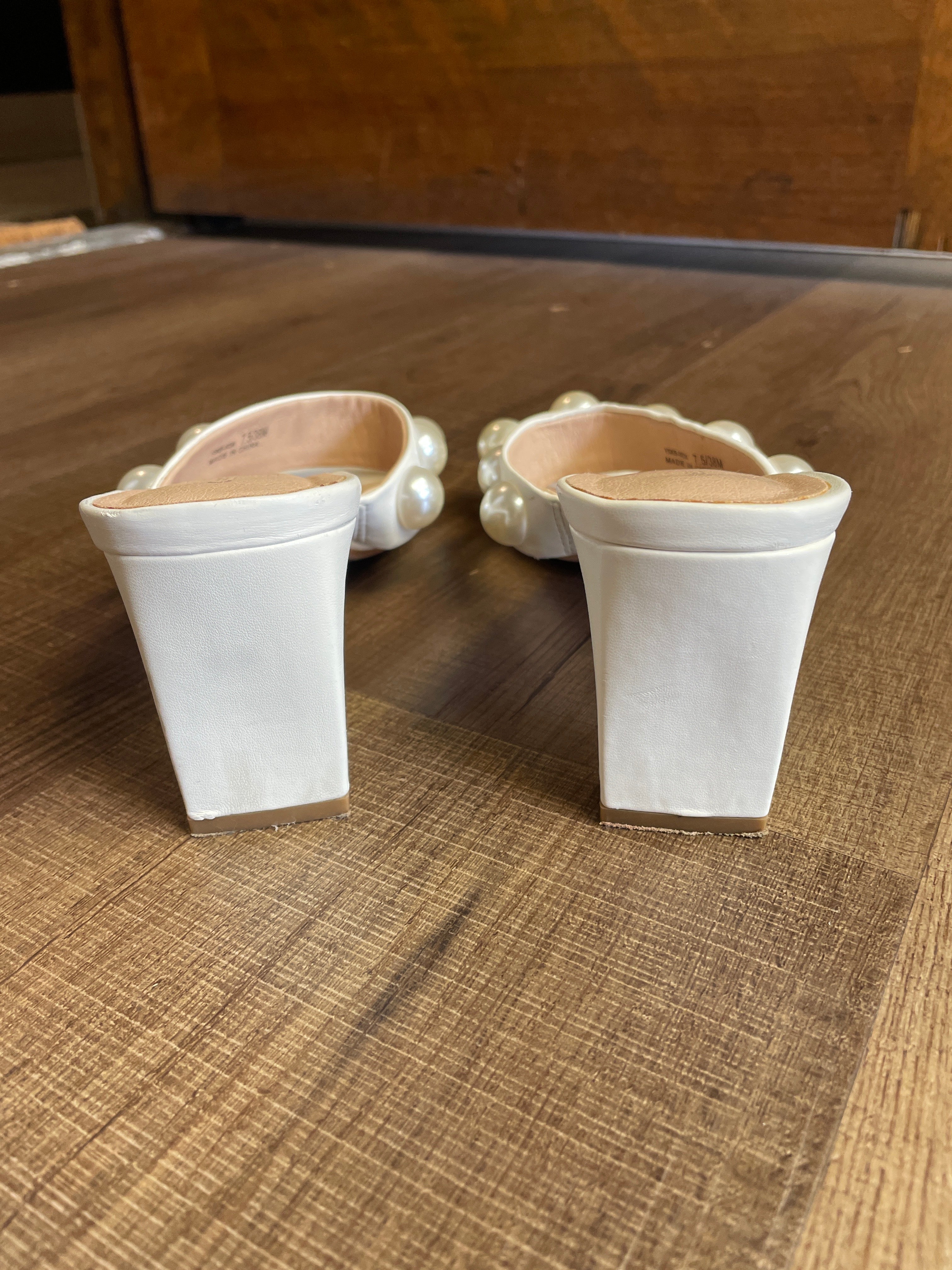 Chinese Laundry Pearl Studded Sandals (7.5)