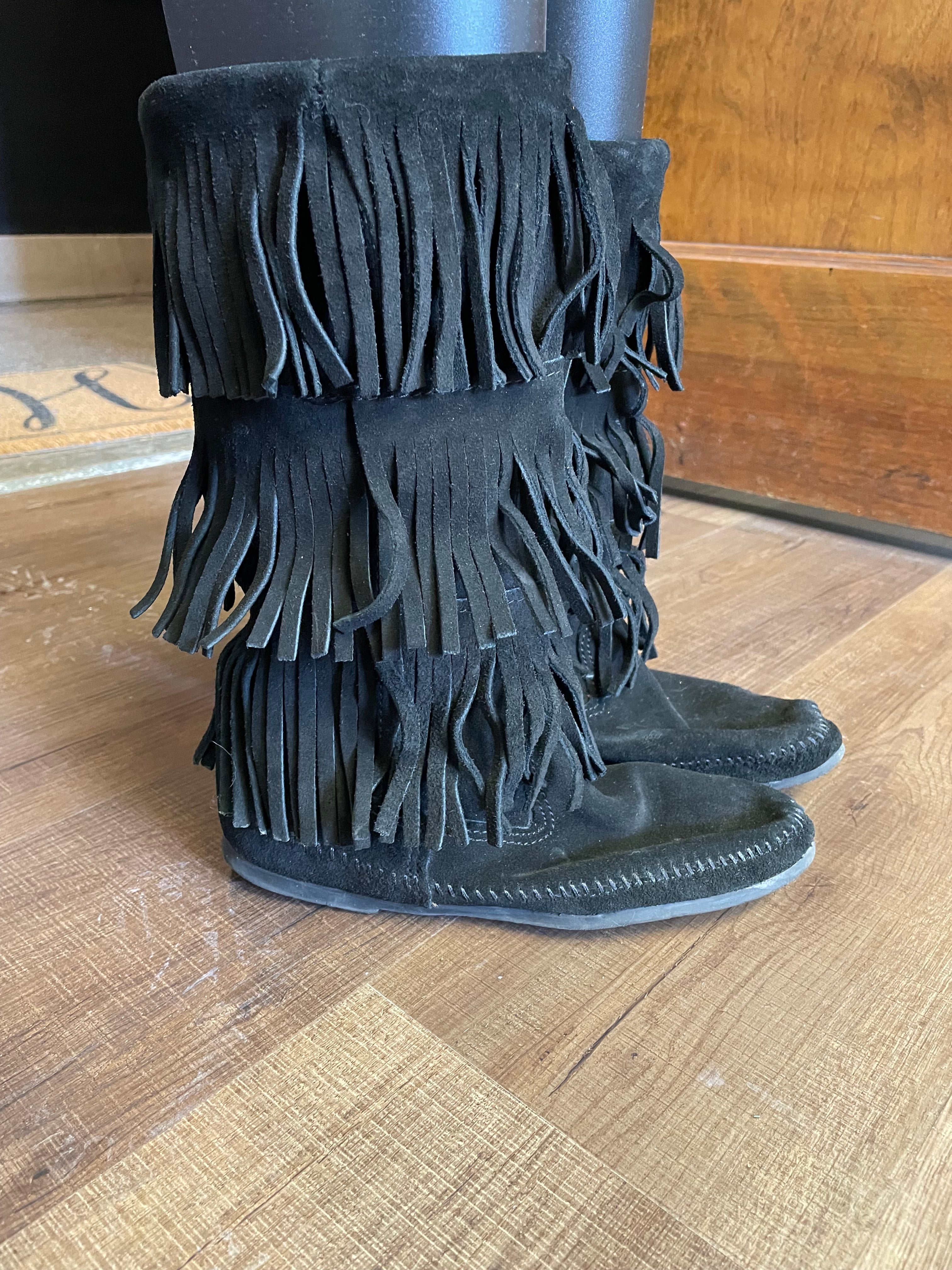 Minnetonka Women's 3 Layer Suede Fringe Boots (9) - BinxBerry Consignment
