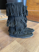Minnetonka Women's 3 Layer Suede Fringe Boots (9) - BinxBerry Consignment