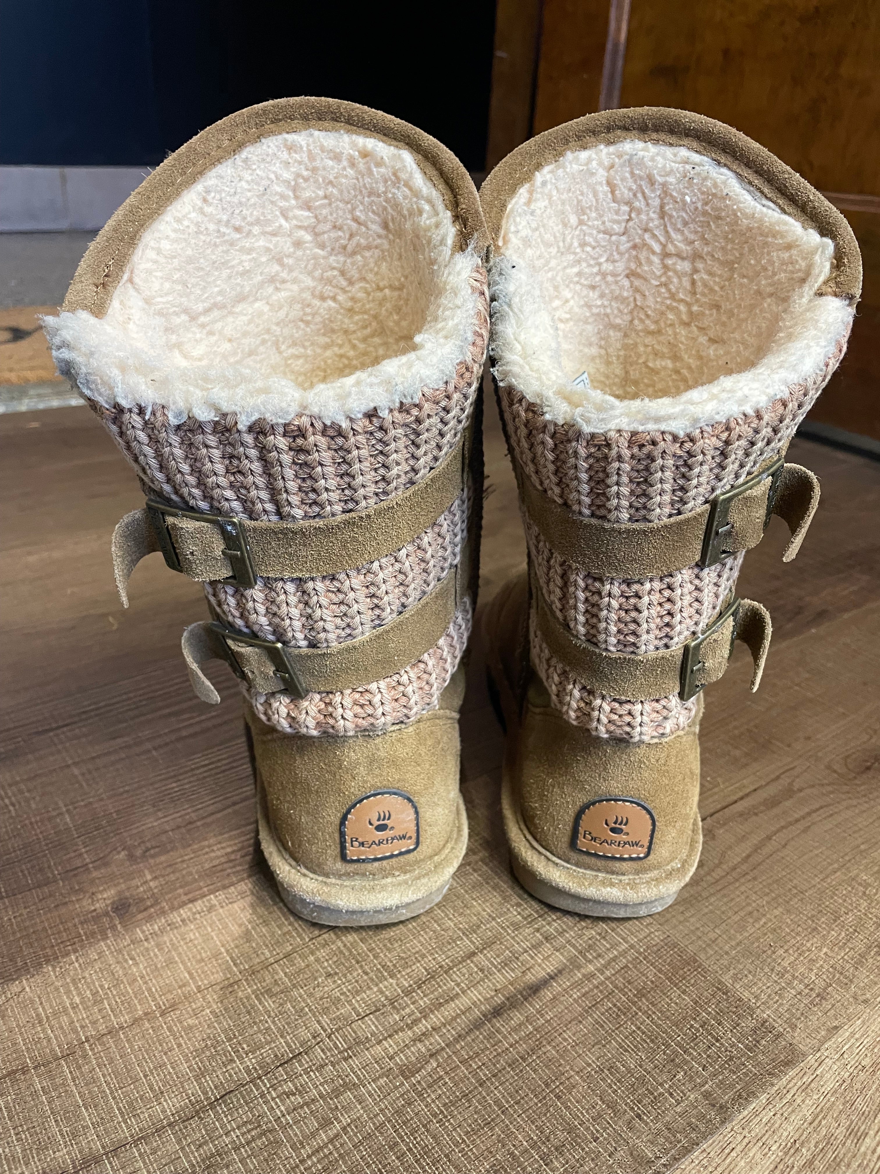 BEARPAW Women's Fur Lined Boots (8)