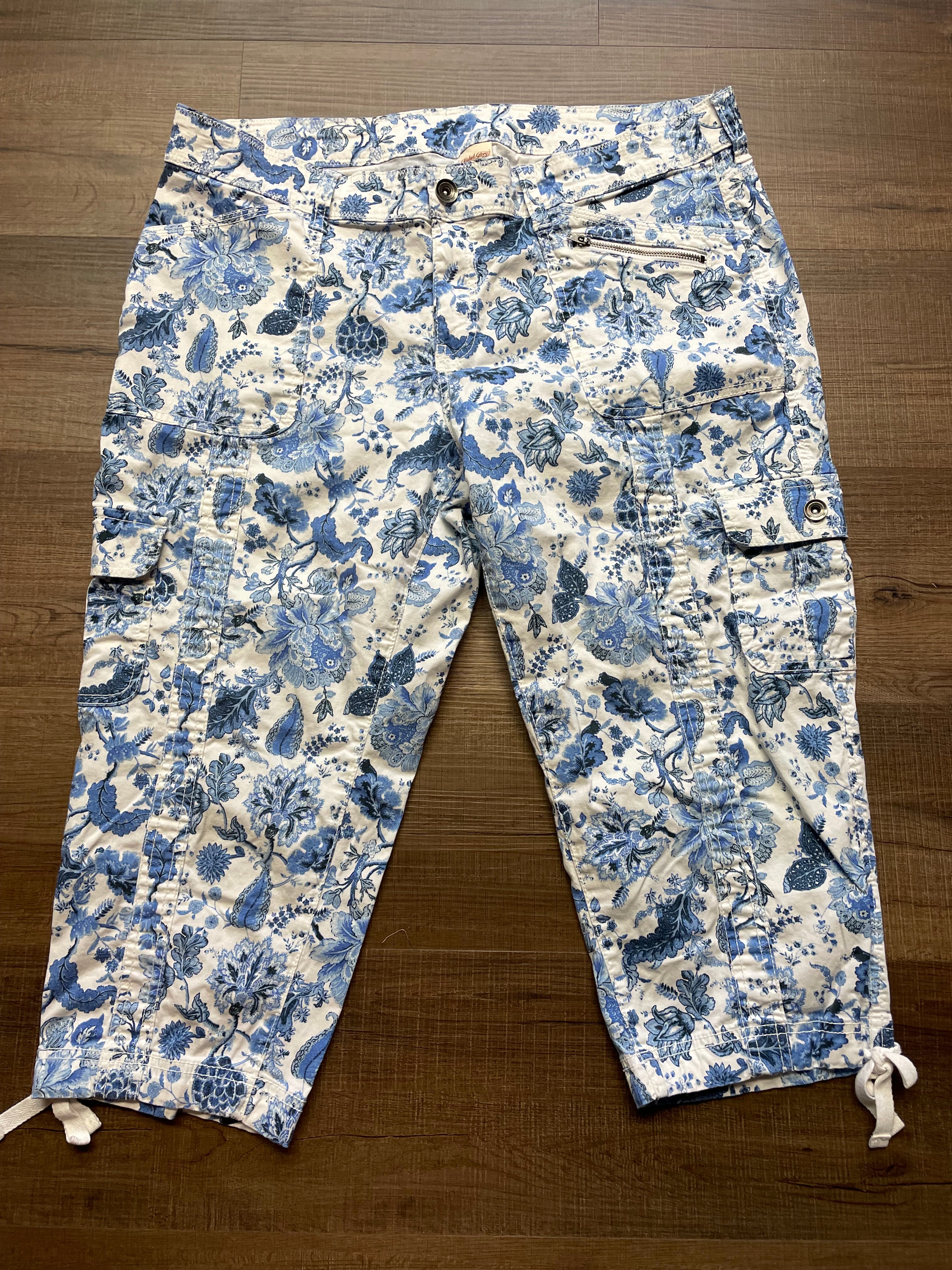 Faded Glory Blue Floral Capris (16)