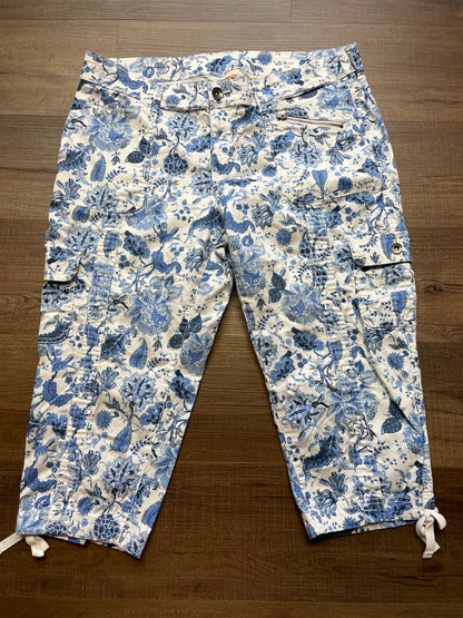 Faded Glory Blue Floral Capris (16)