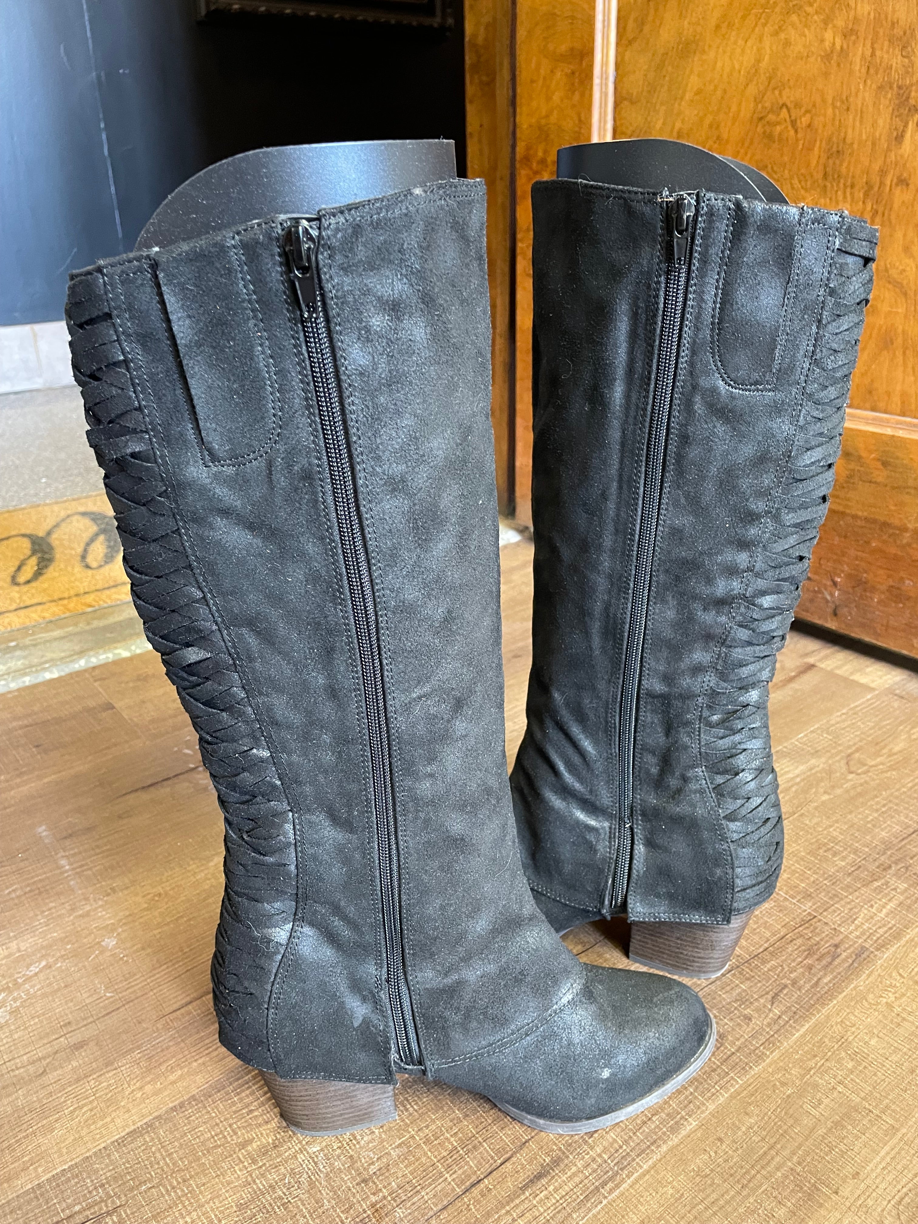 Fergalicious Tinley-T Women's Knee High Boot (9.5W) - BinxBerry Consignment