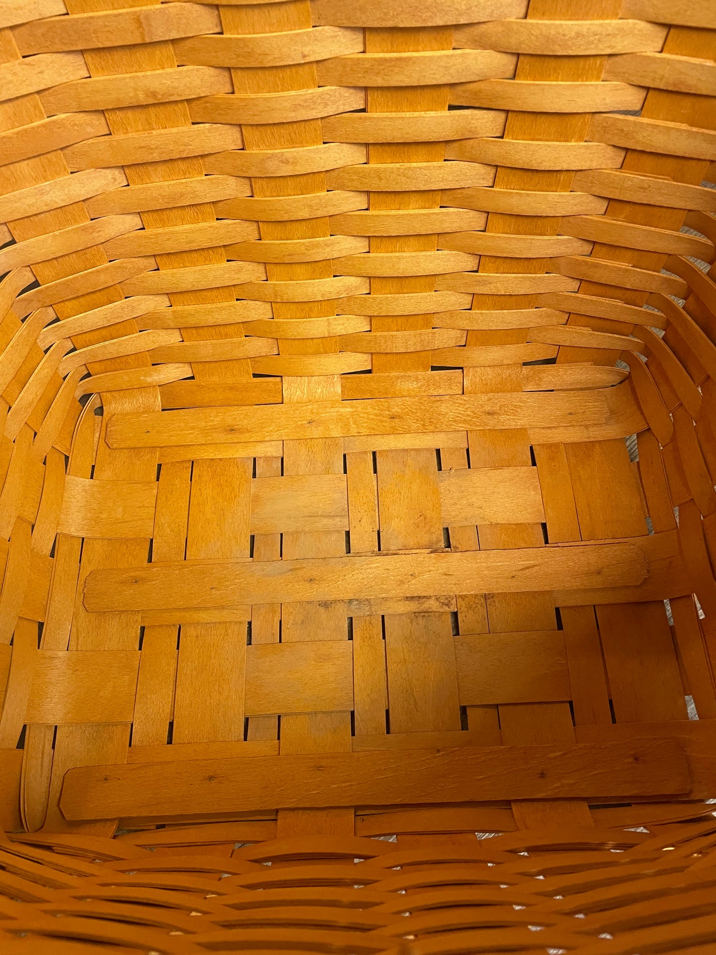 Longaberger 2000 Lidded Picnic Basket