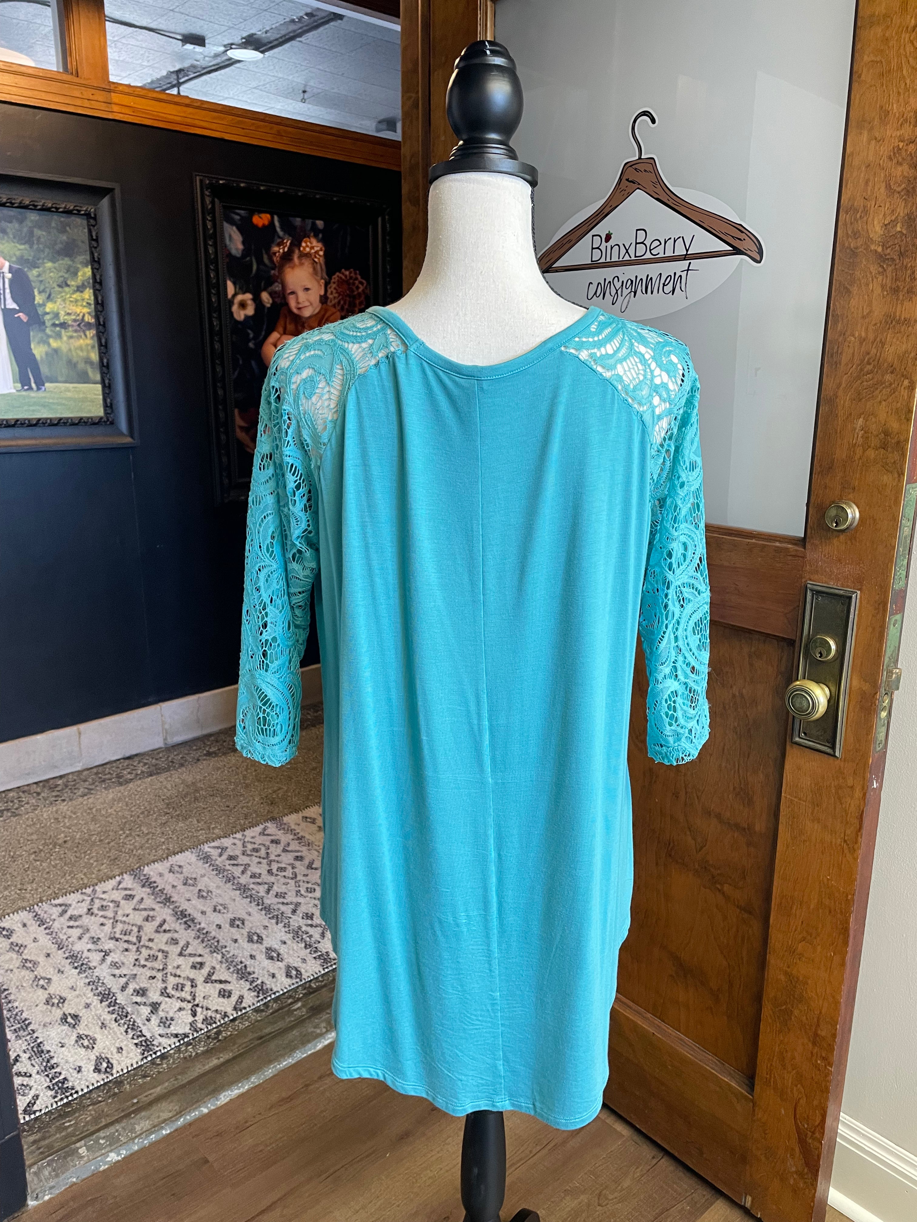 Zenana Premium Lace Arm Top (1X)