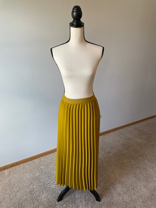 Mustard Pleated Skirt (XL)