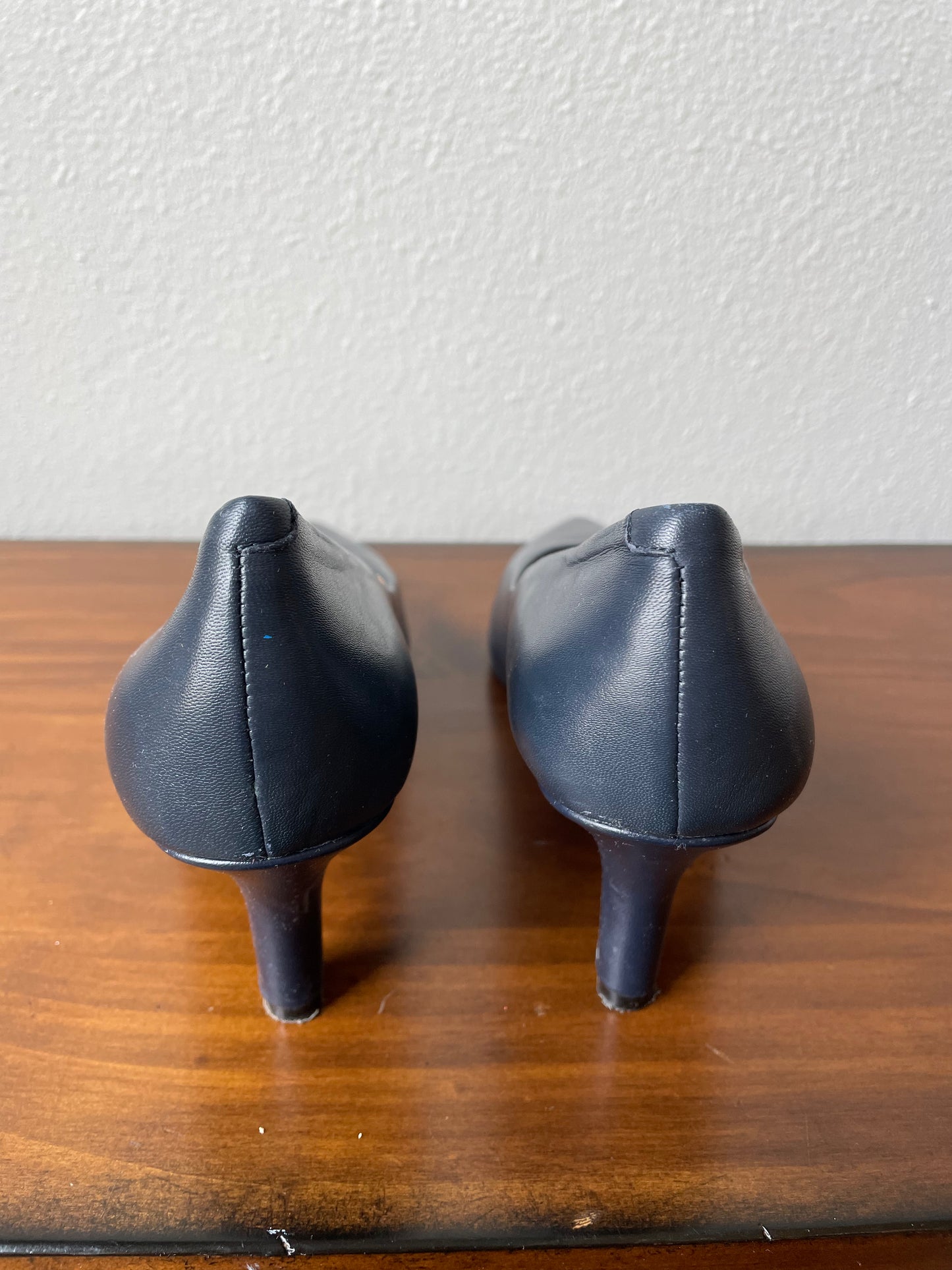Trotters Navy Pointed Heels (7.5M)