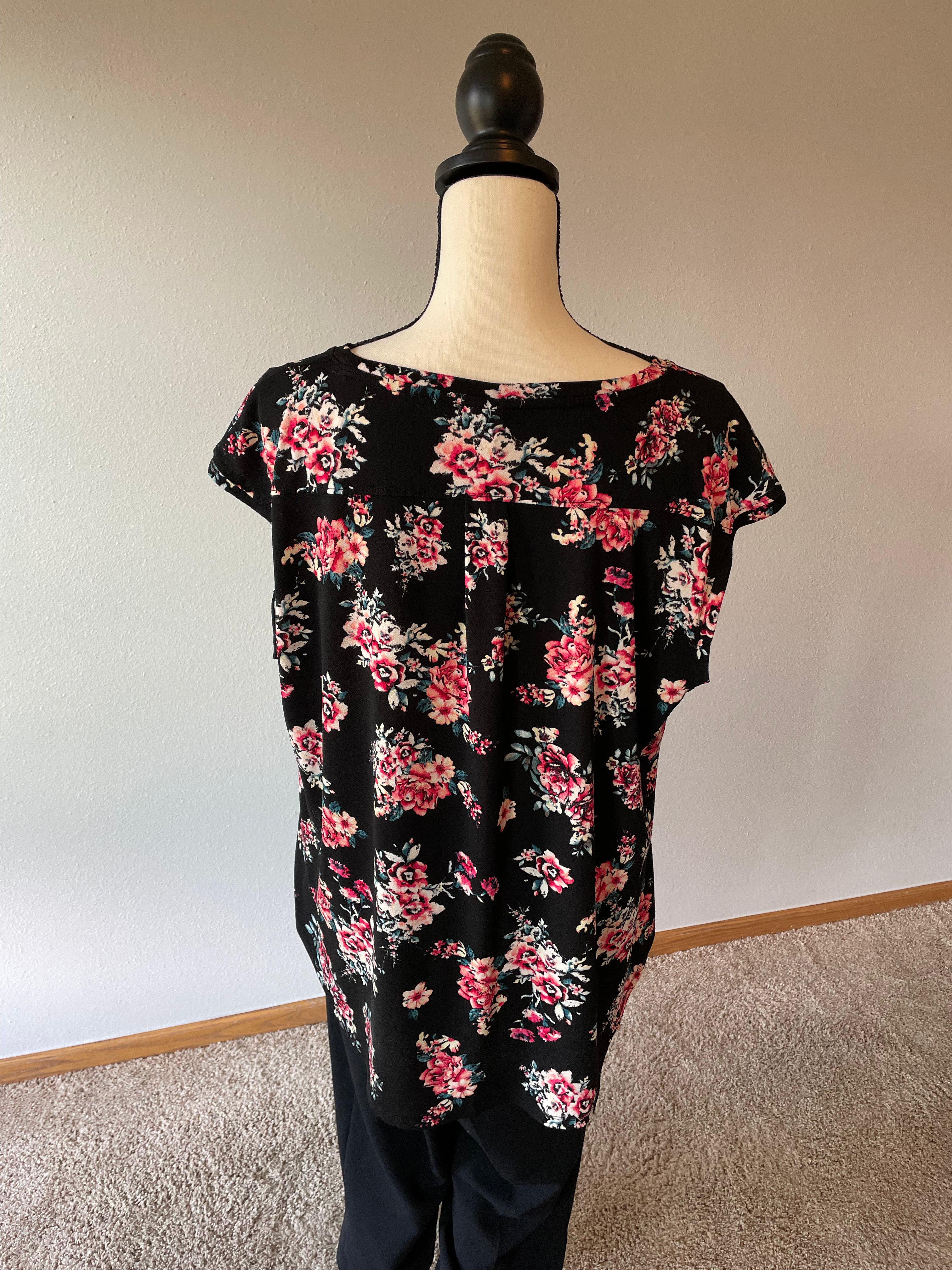 Elle Floral Top (XL) - BinxBerry Consignment