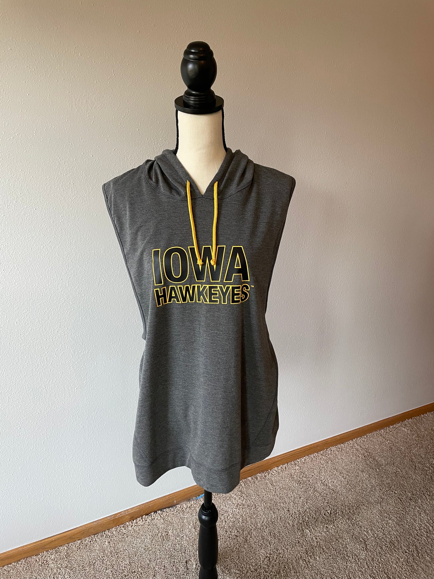 Zoozatz Iowa Hawkeye Sleeveless Top (XL)