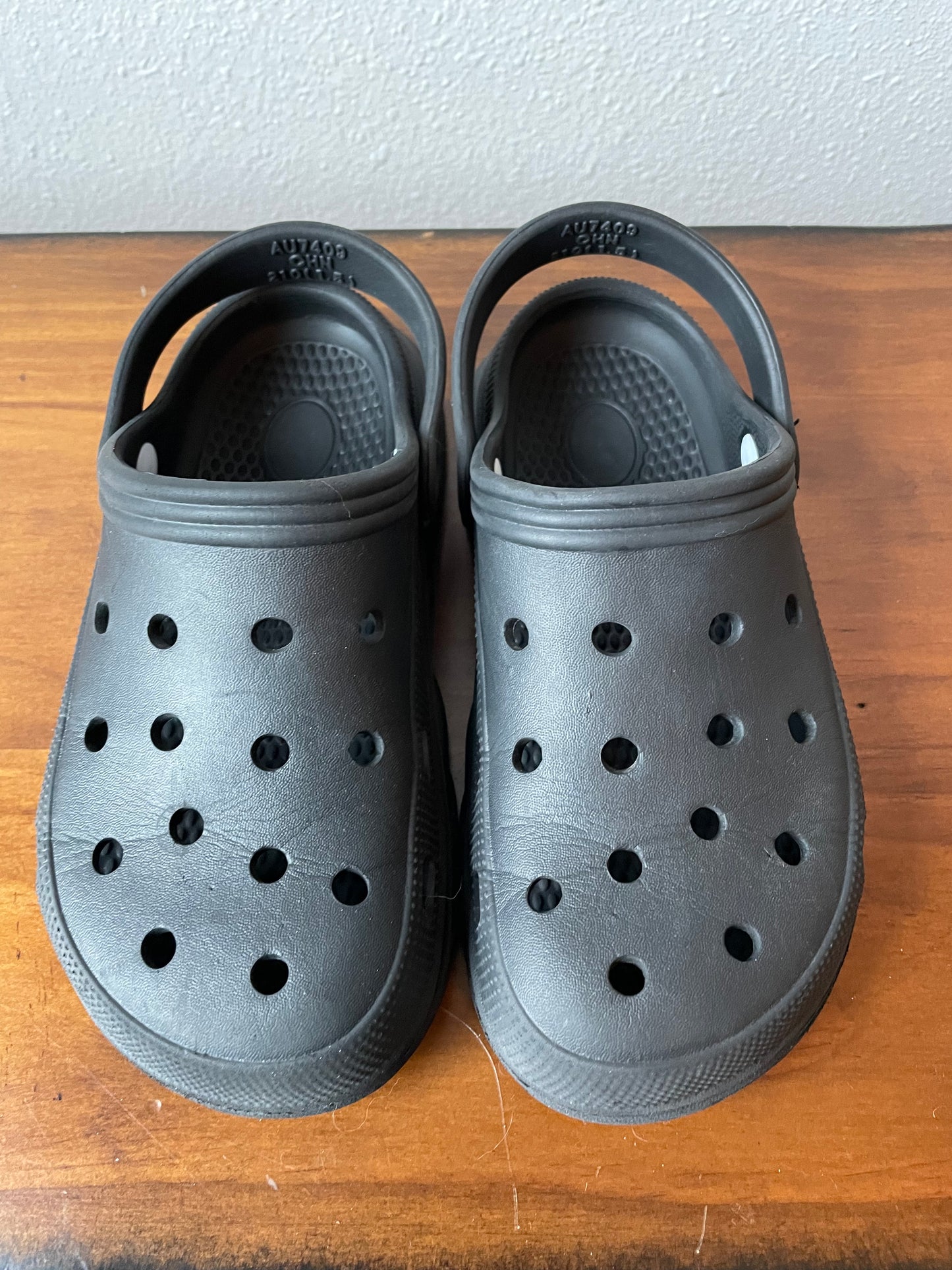 Kid's Strapped Black Clog (1)