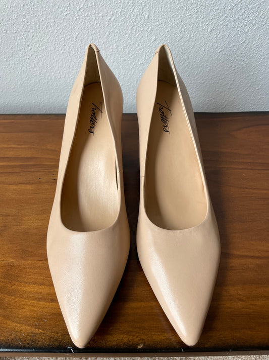 Trotters Nude Pointed Heels (7.5M)
