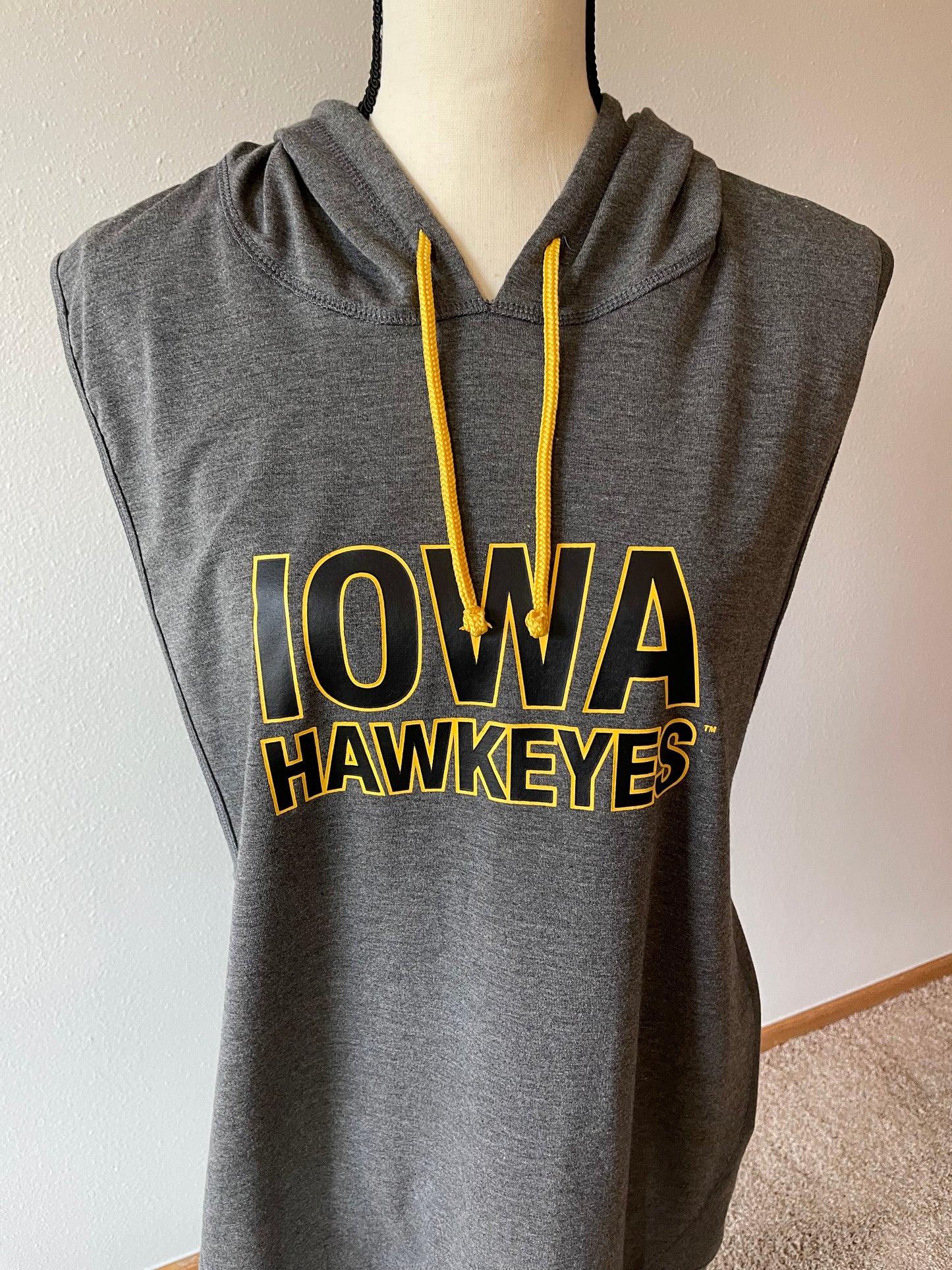 Zoozatz Iowa Hawkeye Sleeveless Top (XL)