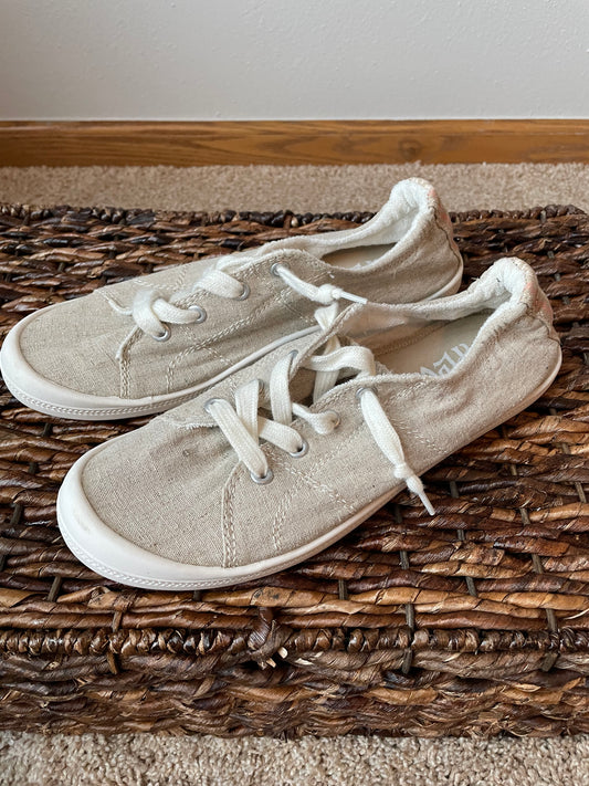 Tan Canvas Slip-on Shoes (W9)