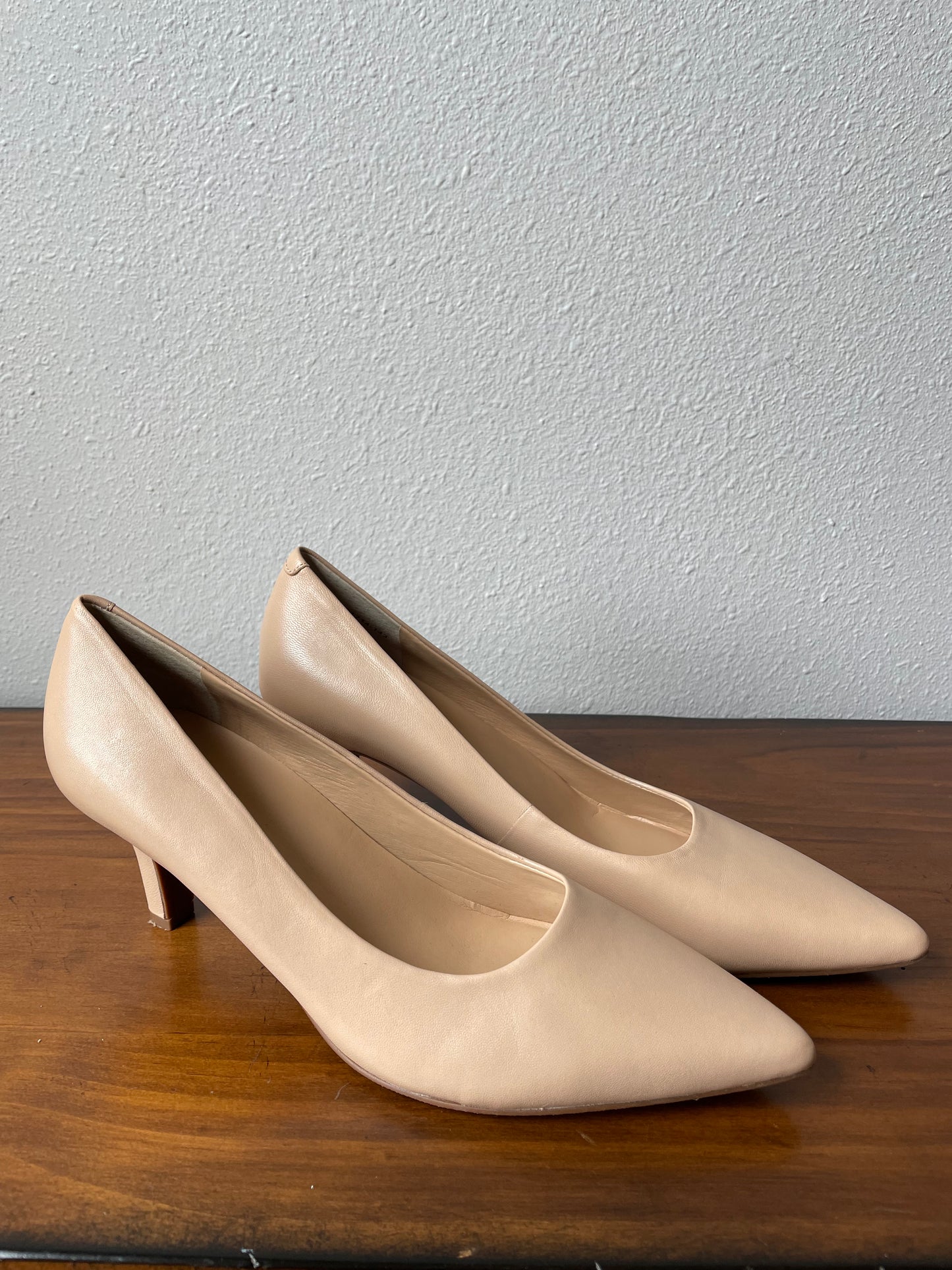 Trotters Nude Pointed Heels (7.5M)