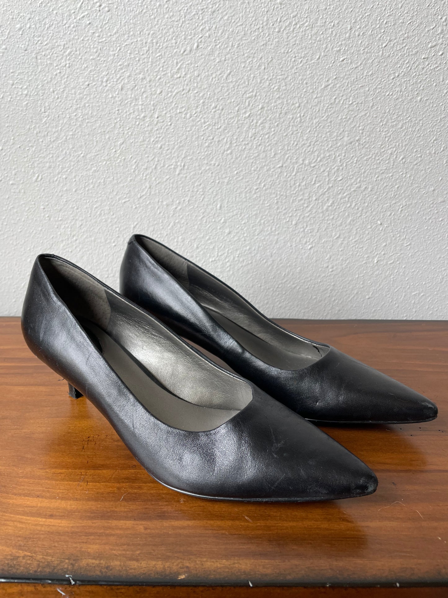 Trotters Black Pointed Heels (7.5M)