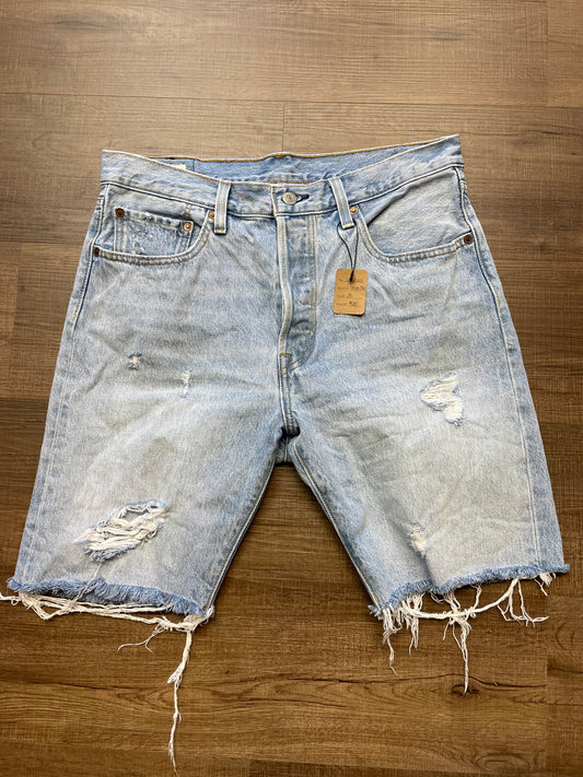 Levi's 501 Bermuda Jean Shorts (31)