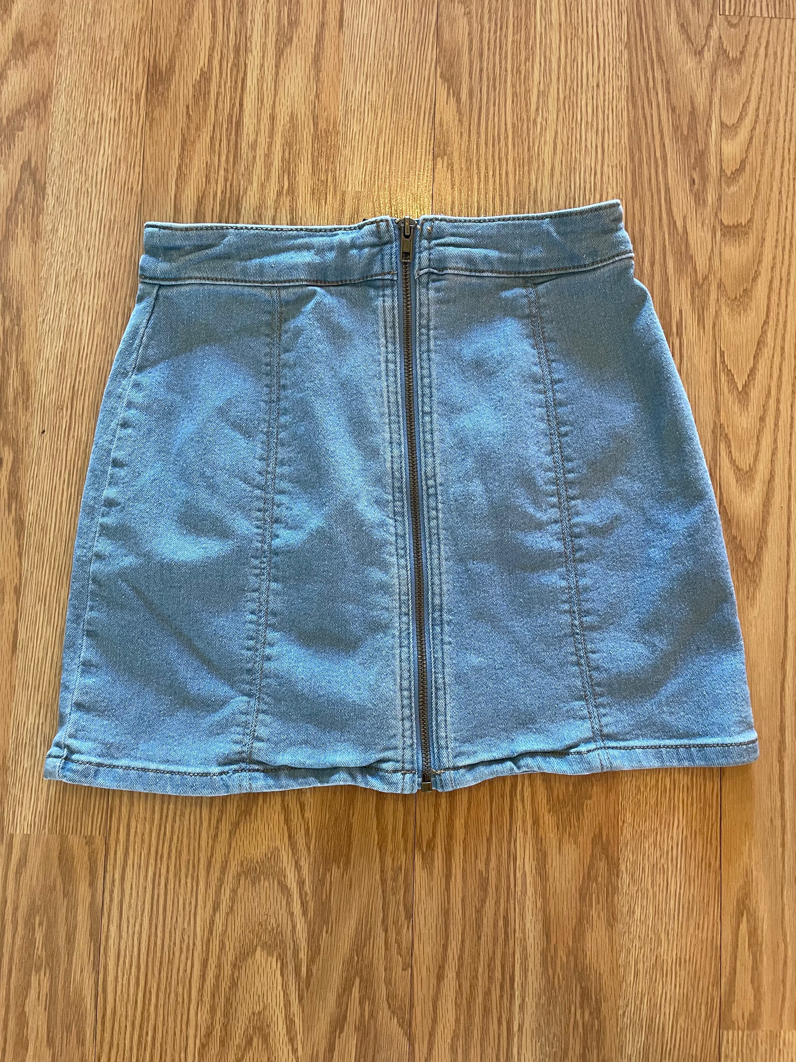 Forever 21 Light Wash Denim Mini Skirt 14.25" (S)
