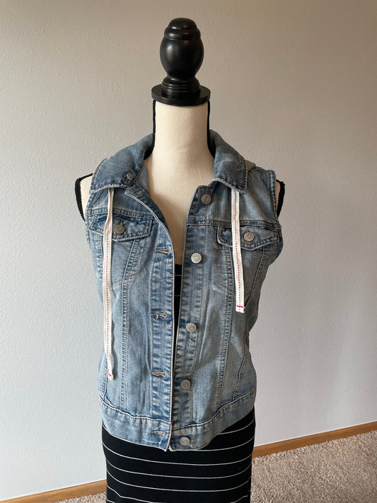 Mudd Denim Sleeveless Jacket (M)