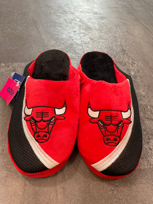 Chicago Bulls Men's Plush Slippers (XL)
