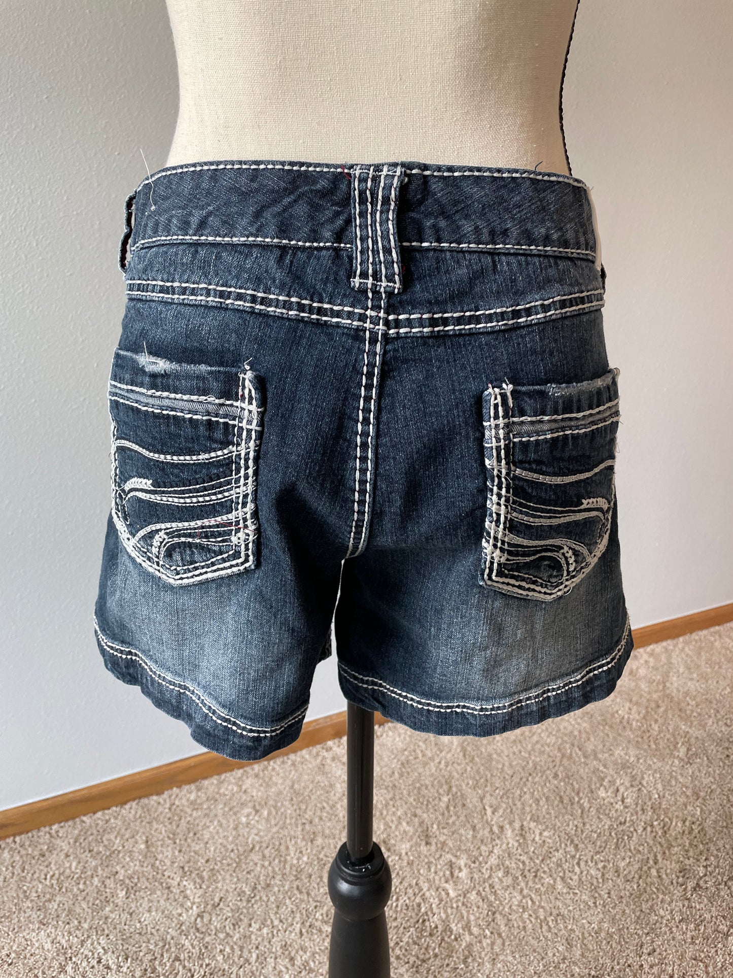 Maurices Original Dark Wash Jean Shorts (9/10)