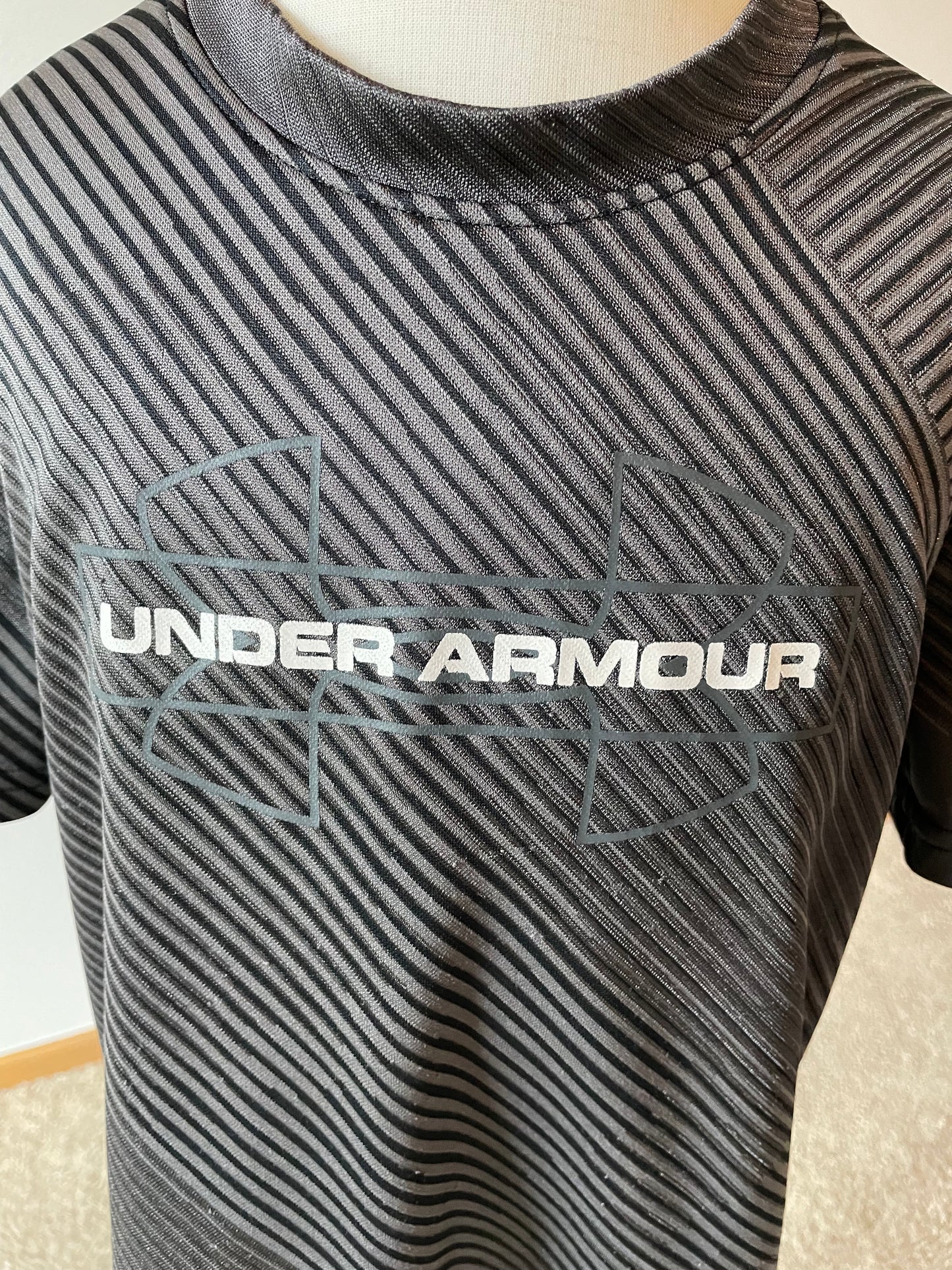Under Armour BlackYouth T-Shirt (YSM)