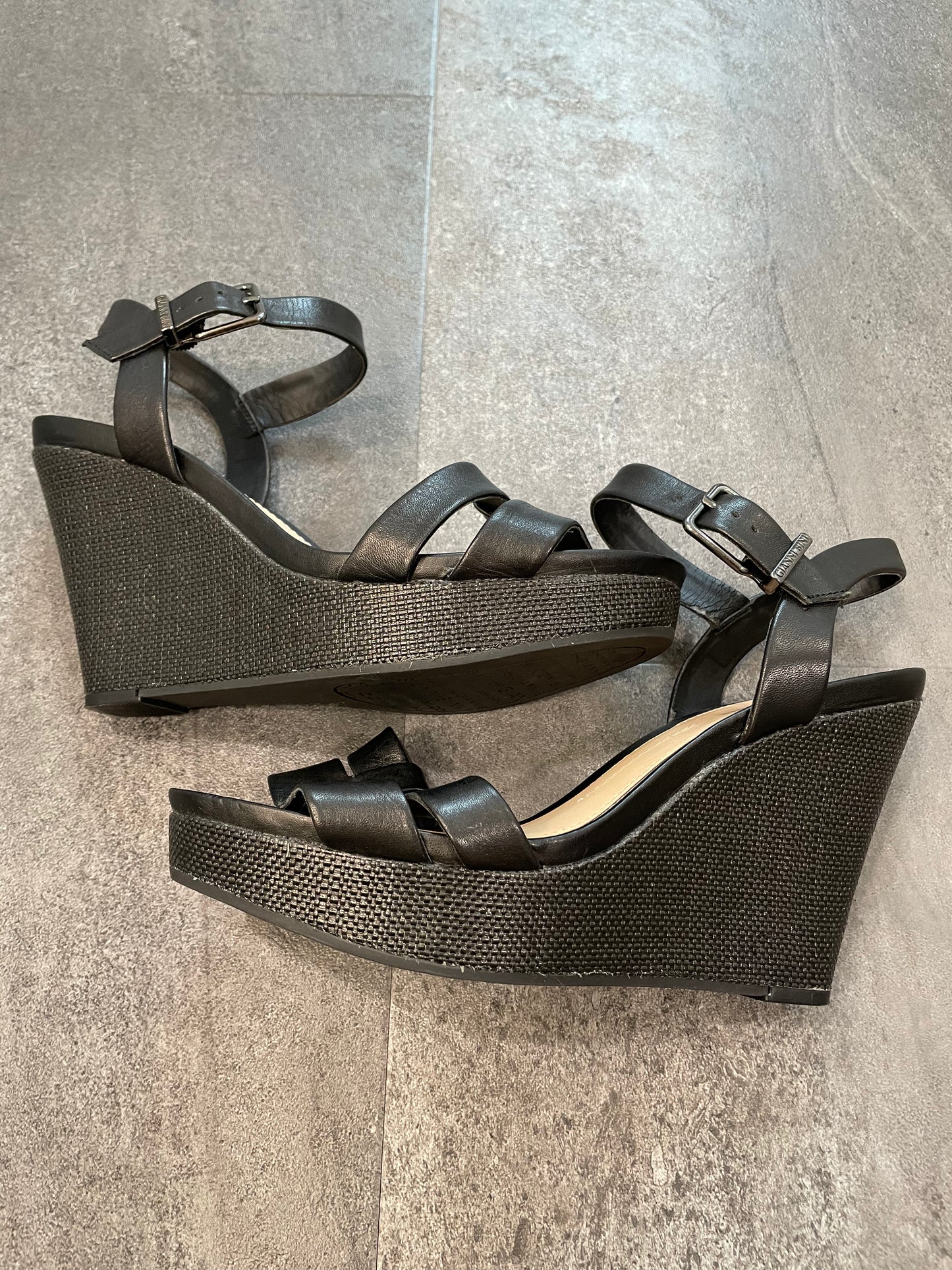 Gianni Bini Black Leather Wedge Platform Sandals (9.5M)