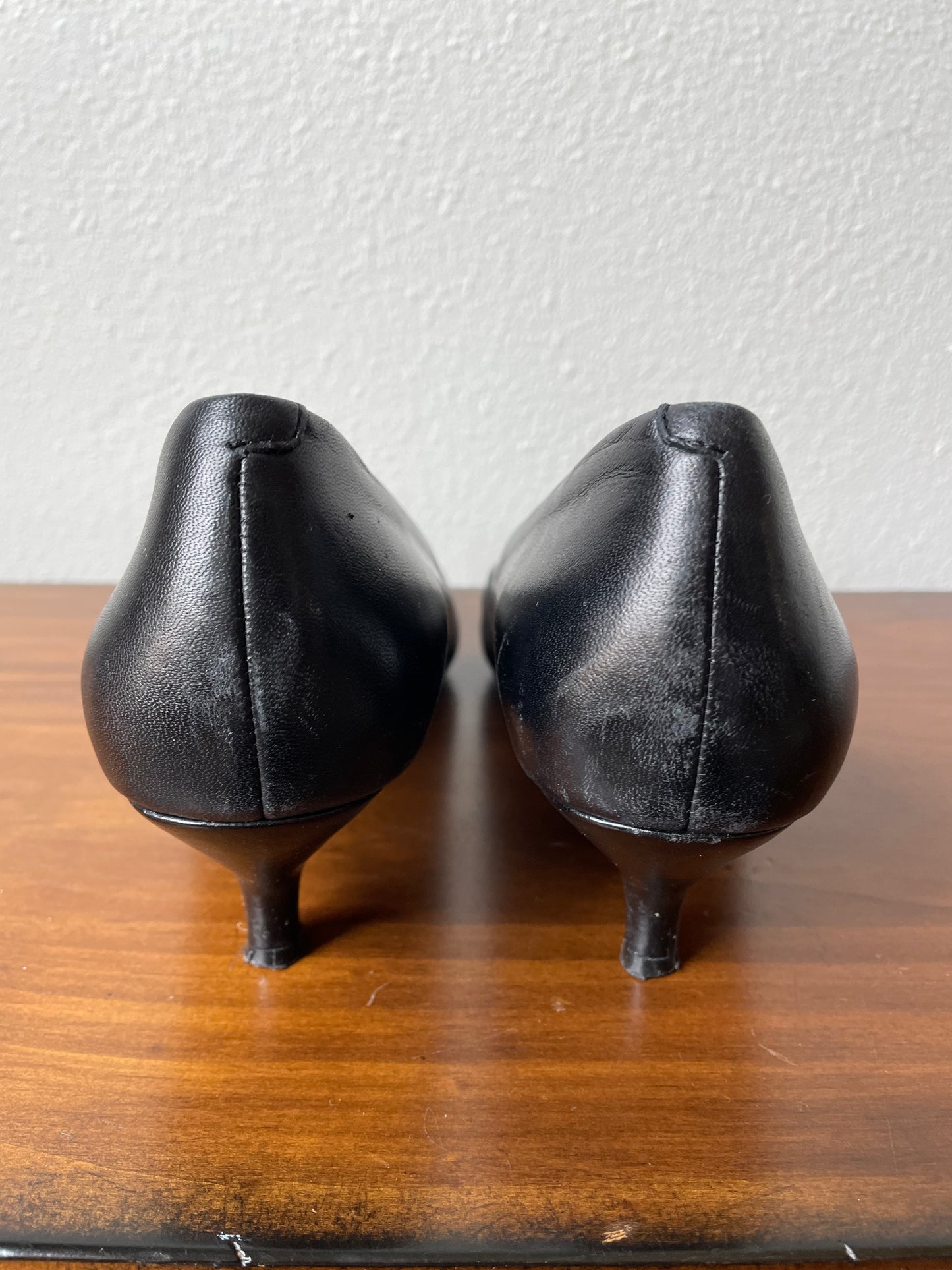 Trotters Black Pointed Heels (7.5M)