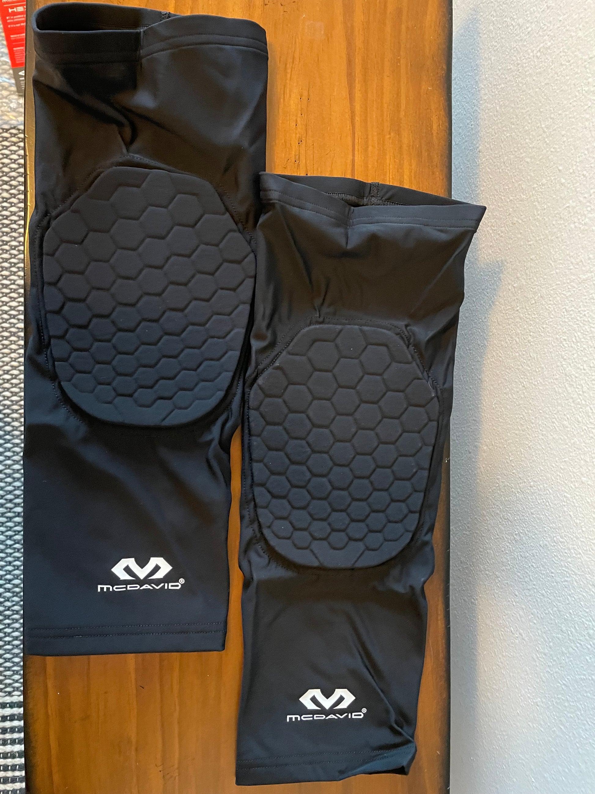 McDavid Hex Knee Pads Compression Leg Sleeve (2XL) – BinxBerry