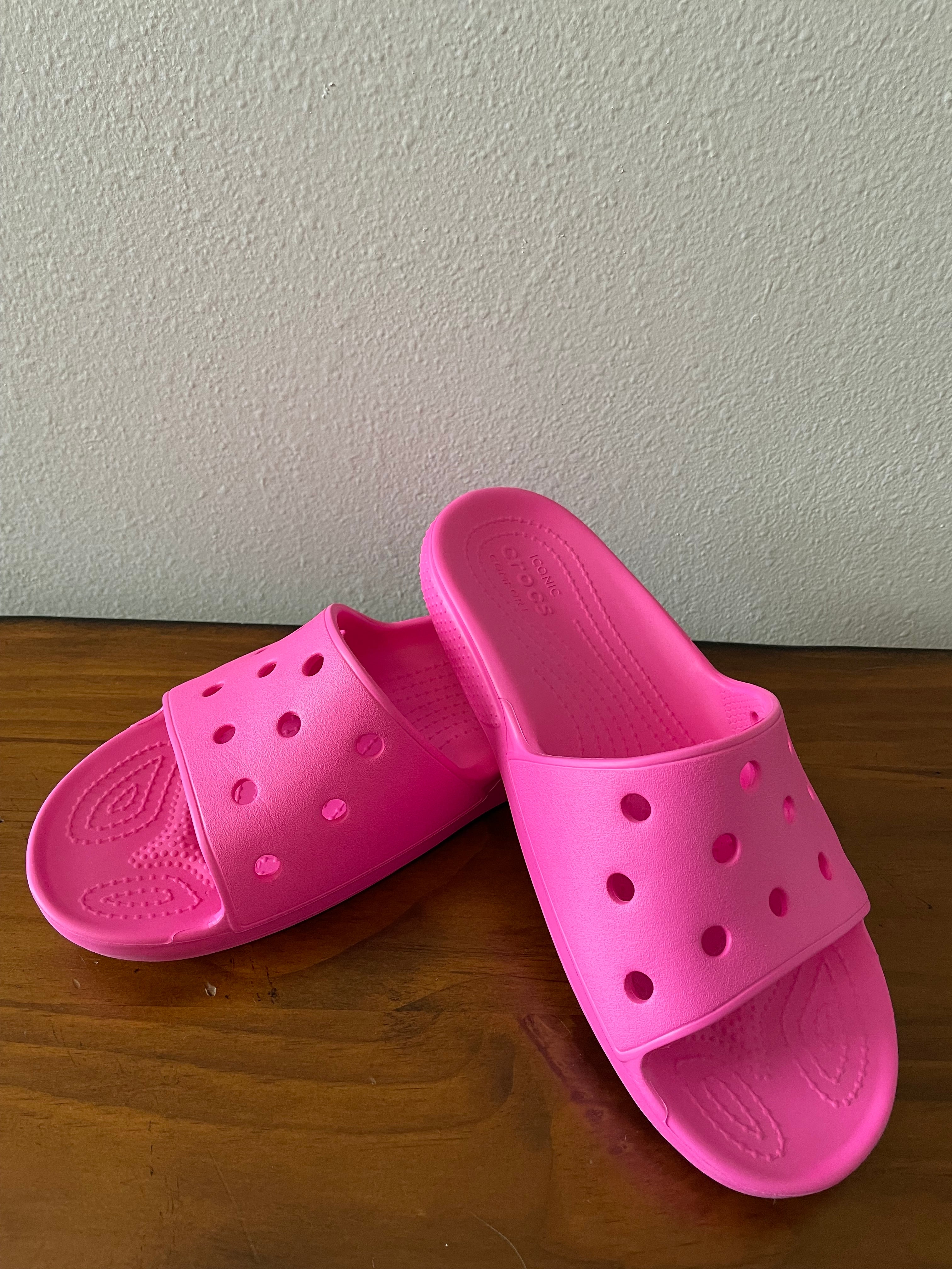 Crocs Classic Sandal, Fuchsia Fun (W9) - BinxBerry Consignment